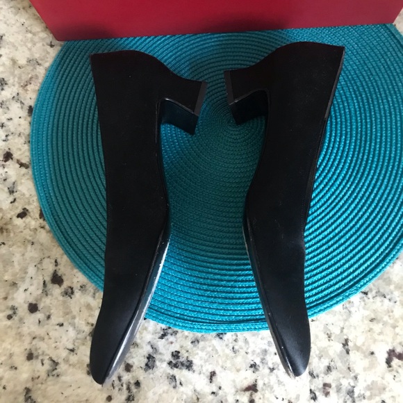 Salvatore Ferragamo Dublino Black Flats 7 1/2 AAAA - Picture 4 of 8